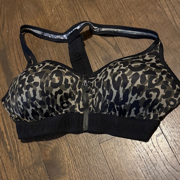 Victoria's Secret Tops - Victoria's Secret Black and Gray Leopard Sports Bra like new medium